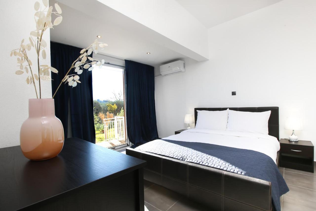 Luxury Apartments Christos Gouvia Bagian luar foto