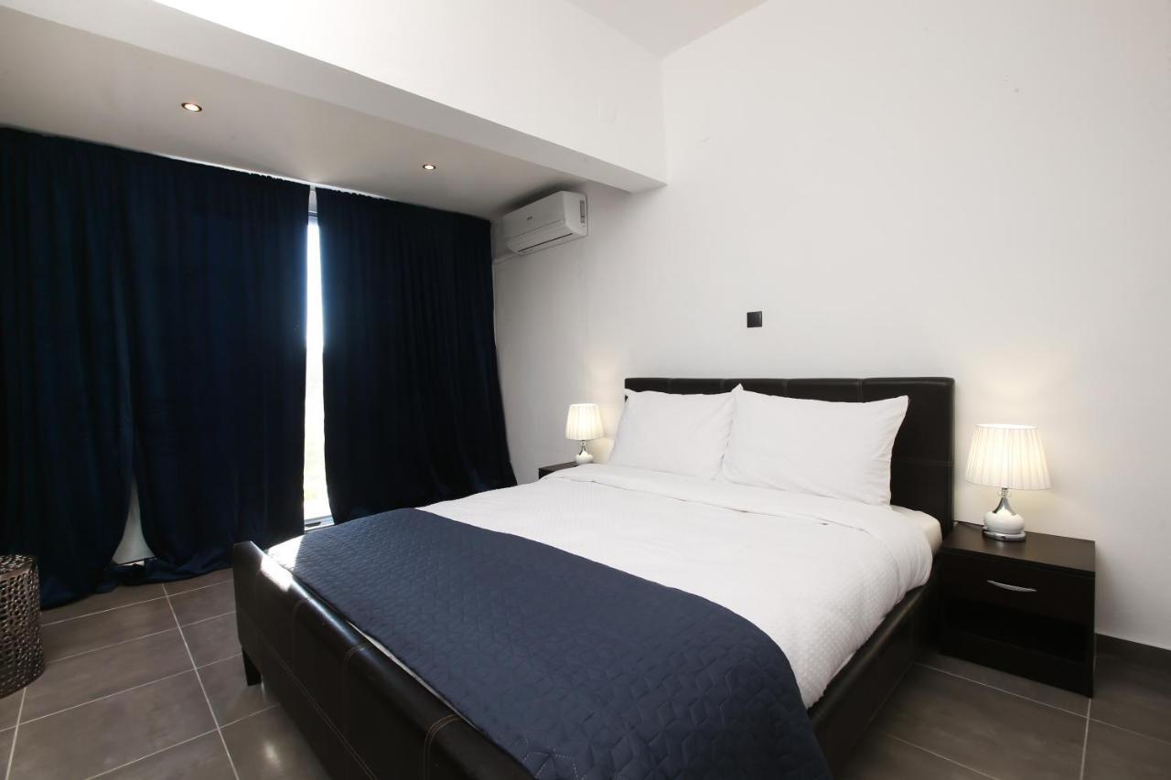 Luxury Apartments Christos Gouvia Bagian luar foto