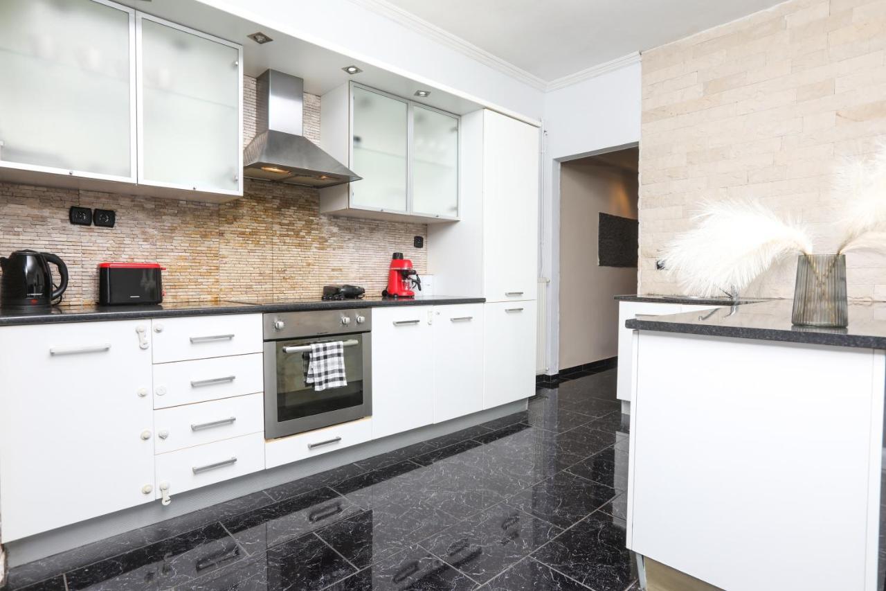 Luxury Apartments Christos Gouvia Bagian luar foto